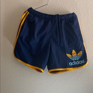 Adidas Vintage Look Shorts 🩳